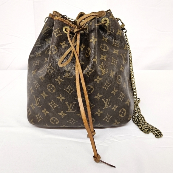 Louis Vuitton Handbags - Louis Vuitton Noe Bucket Bag in Monogram Canvas and Leather